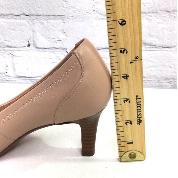 Collection by Clarks Vegan Leather Blush Pointed Toe Stacked Heel Pump 7.5M - Picture 10 of 13